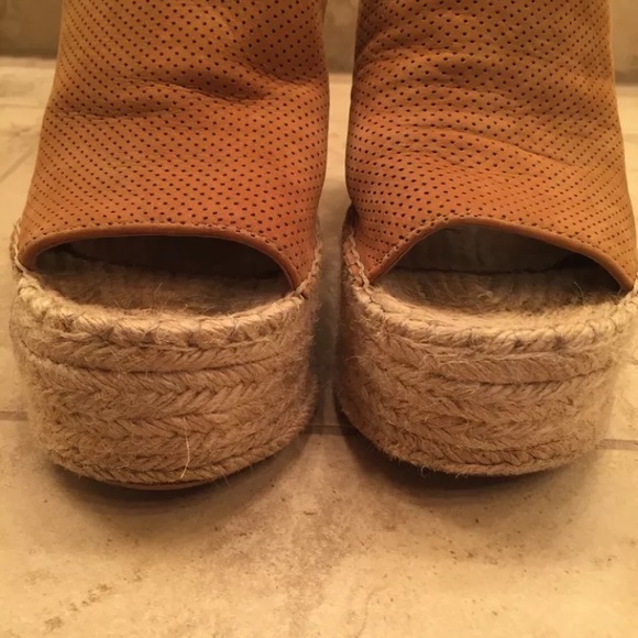 Marc Fisher Annie Perforated Wedge Sz 8.5 - Picture 8 of 8